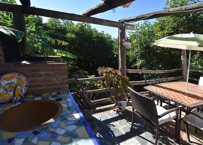 빌라 At Short Walk From