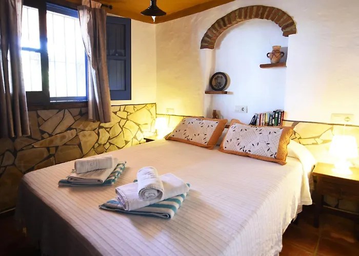 빌라 At Short Walk From